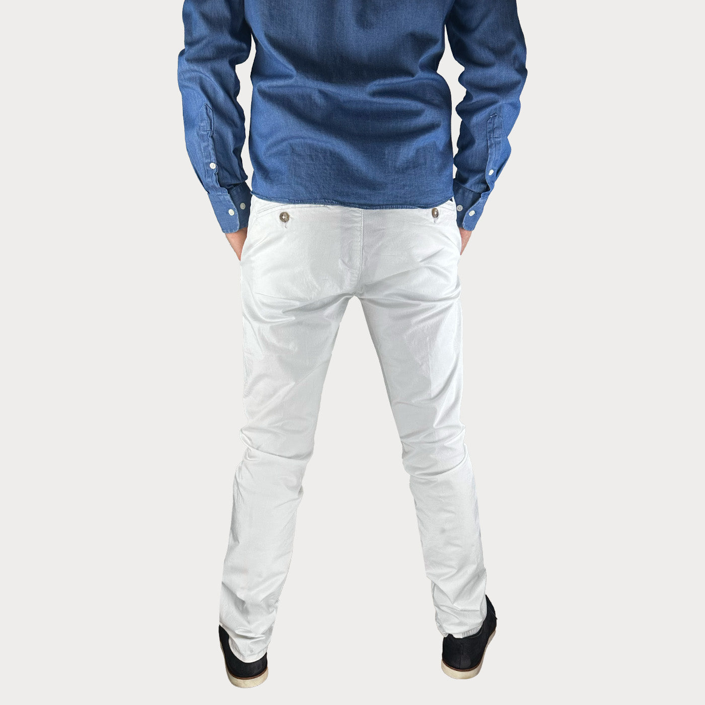 Мъжки бял панталон с изчистен дизайн модел Guess Daniel, купи сега с намаление и бърза доставка от МISMO.BG.