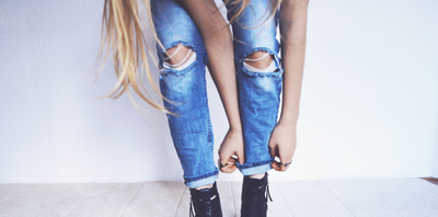 Класически дамски дънки с висока талия - подчертават талията и удължават краката. Поръчай сега от MISMO.BG на достъпни цени и с бърза доставка.