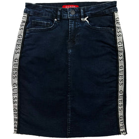 Дамска дънкова пола Guess в син цвят, със страничен кант с лого, закопчаване с цип и копче. 
