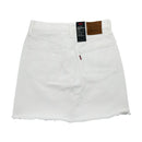 Дамска бяла дънкова пола Levis, с джобове , закопчаване с копче и цип. 