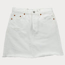 Дамска бяла дънкова пола Levis, с джобове , закопчаване с копче и цип. 