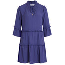 Дамска рокля NOA NOA в тъмно син цвят, с воали по ръкавите и долен подгъв. С връзки на деколтето. Размер EU44