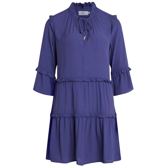 Дамска рокля NOA NOA в тъмно син цвят, с воали по ръкавите и долен подгъв. С връзки на деколтето. Размер EU44