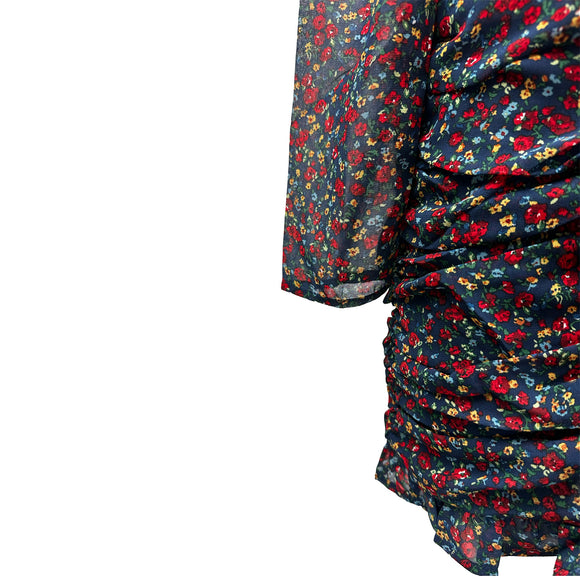 Дамска къса рокля PEPE JEANS с дълги ръкави, в червен цвят,  лека материя и лека подплата, набран ефект в предната част. 