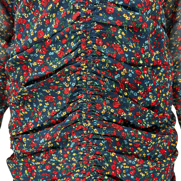 Дамска къса рокля PEPE JEANS с дълги ръкави, в червен цвят,  лека материя и лека подплата, набран ефект в предната част. 