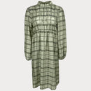 Дамска зелена рокля Saint Tropez. С дълги и широки ръкави, дължина над коляно и лека подплата. Размер L. 