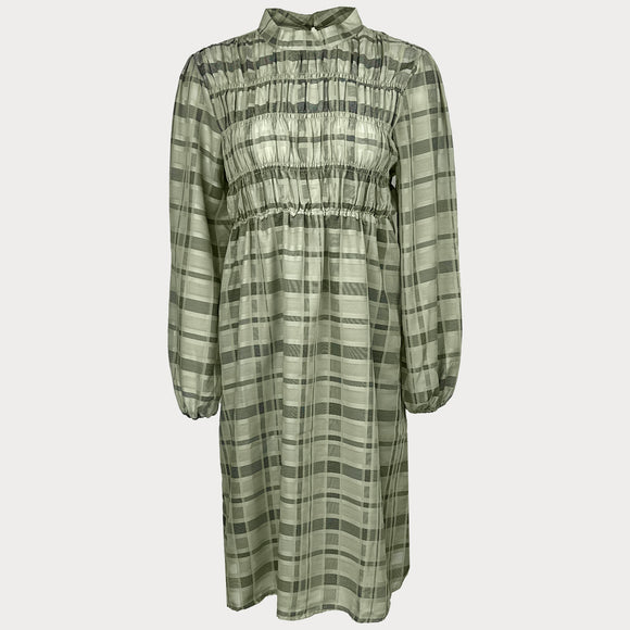 Дамска зелена рокля Saint Tropez. С дълги и широки ръкави, дължина над коляно и лека подплата. Размер L. 