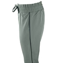 Дамски спортно елегантен панталон в зелен цвят Guess. С ластик в горната част и връзски, със страничен кант. 