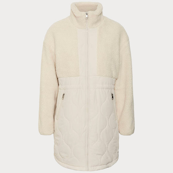 Дамско палто в бежаво-бял цвят Vero Moda. С висока яка и закопчаване с цип.