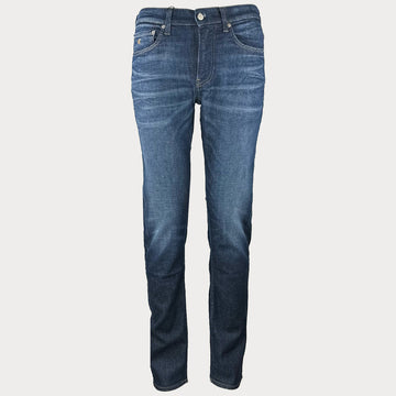 Мъжки дънки CALVIN KLEIN JEANSв тъмно син цвят, с протрит ефект, права кройка и право крачоли.   