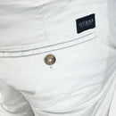 Мъжки бял панталон с изчистен дизайн модел Guess Daniel, купи сега с намаление и бърза доставка от МISMO.BG.