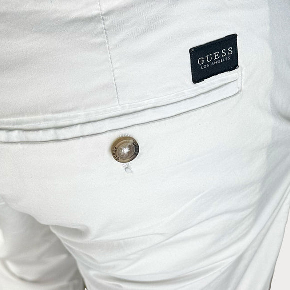 Мъжки бял панталон с изчистен дизайн модел Guess Daniel, купи сега с намаление и бърза доставка от МISMO.BG.