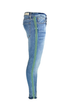 Дамски вталени дънки с летна на крачоли - модел Nela-3